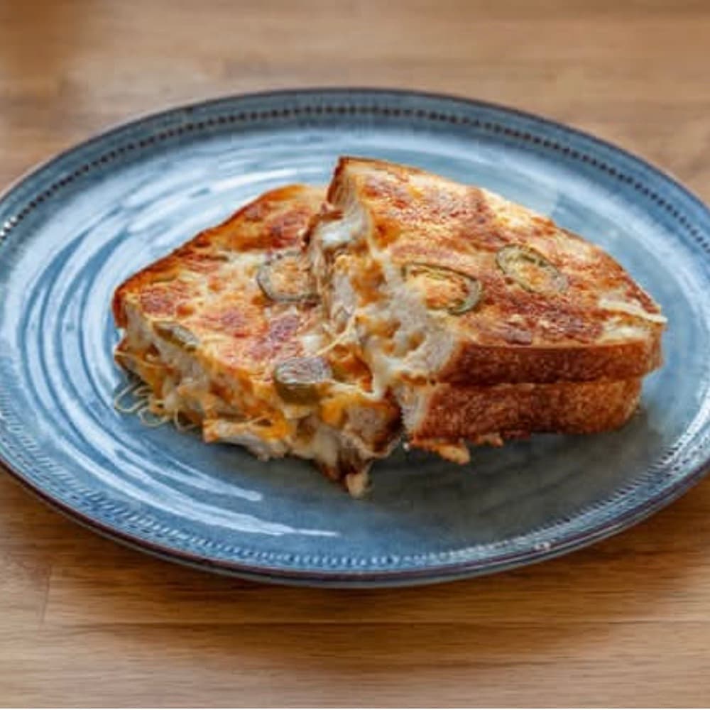 Spicy Chicken: Chicken, mayo, spinach and cheese